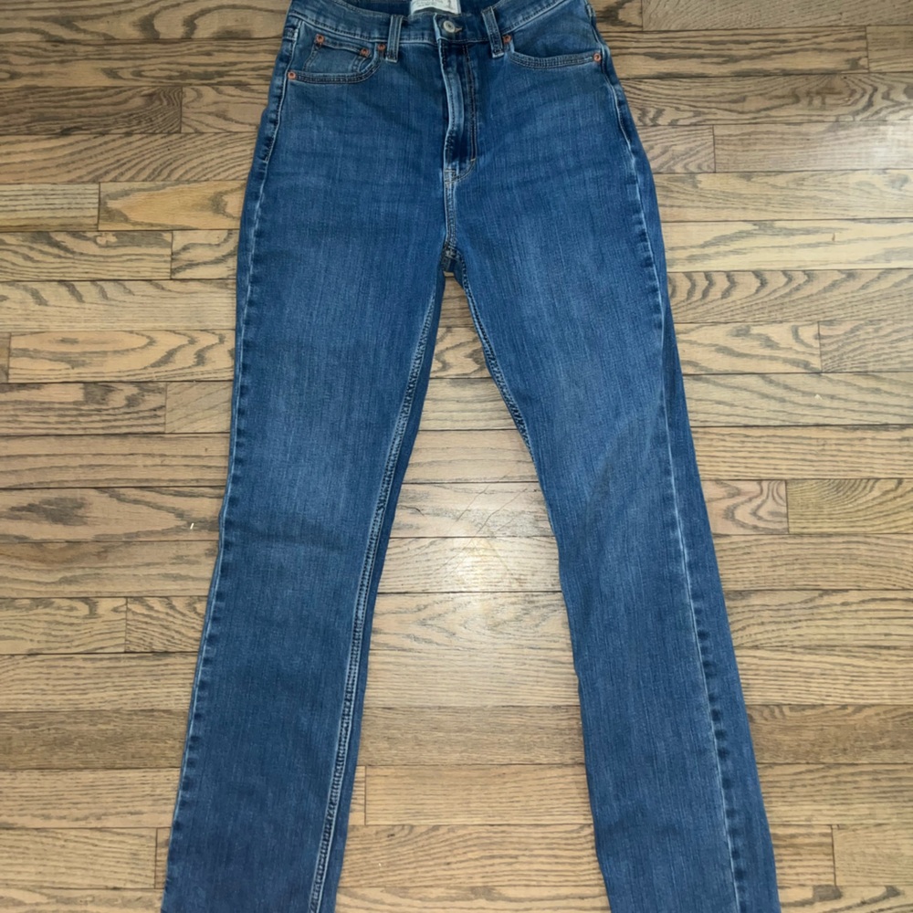 Abercrombie & Fitch The Slim Straight Ultra High Rise Jeans Size 2R / 26